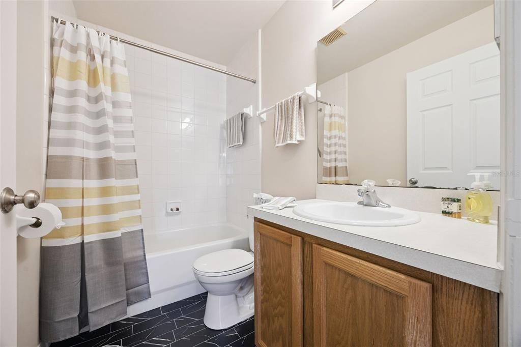 Activo con contrato: $347,500 (3 camas, 2 baños, 1355 Pies cuadrados)