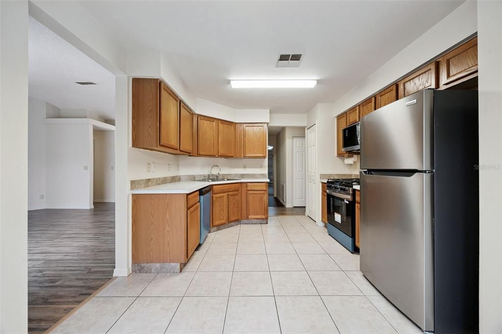 Activo con contrato: $347,500 (3 camas, 2 baños, 1355 Pies cuadrados)