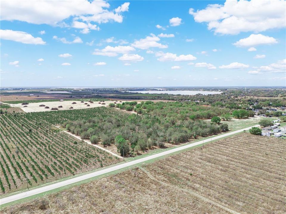 На продажу: $366,700 (9.65 acres)