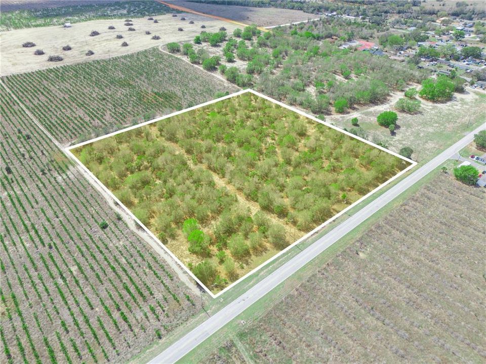 На продажу: $366,700 (9.65 acres)