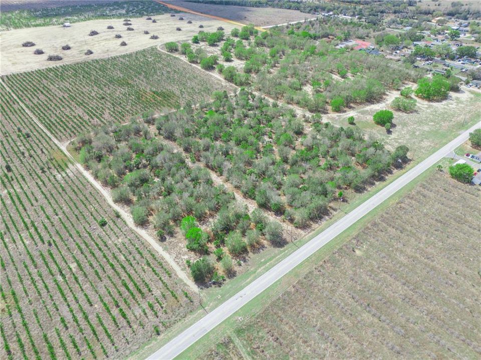 На продажу: $366,700 (9.65 acres)