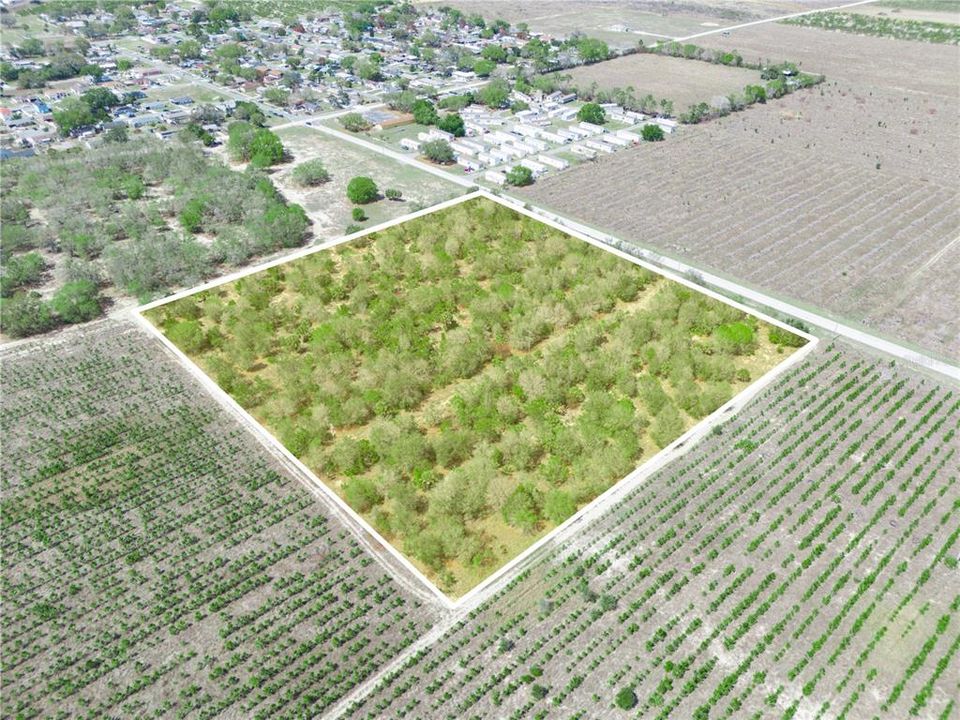 На продажу: $366,700 (9.65 acres)