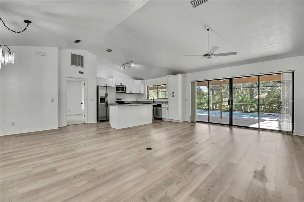 Active With Contract: $359,000 (3 beds, 3 baths, 1683 Square Feet)