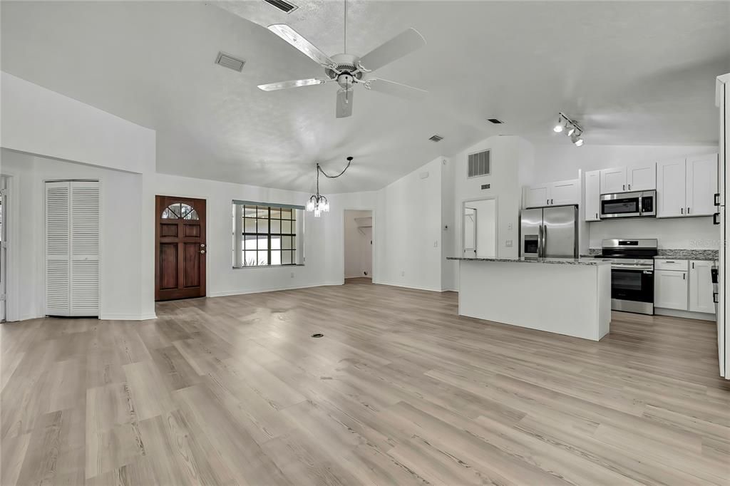 Active With Contract: $359,000 (3 beds, 3 baths, 1683 Square Feet)