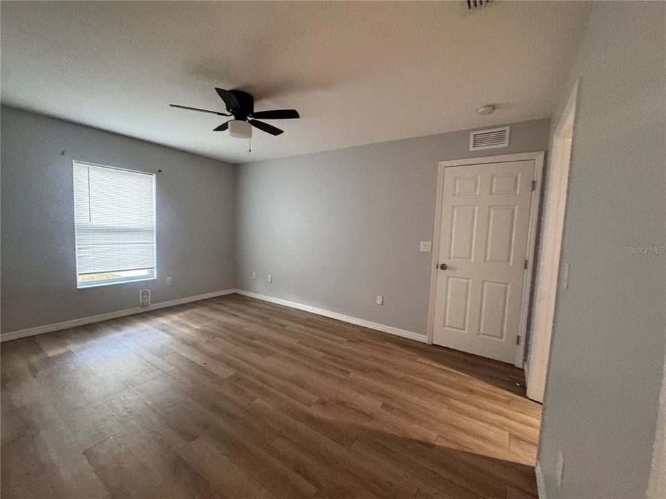 For Sale: $307,900 (3 beds, 2 baths, 1300 Square Feet)