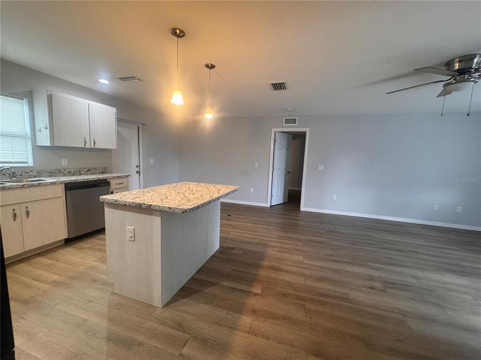 For Sale: $307,900 (3 beds, 2 baths, 1300 Square Feet)