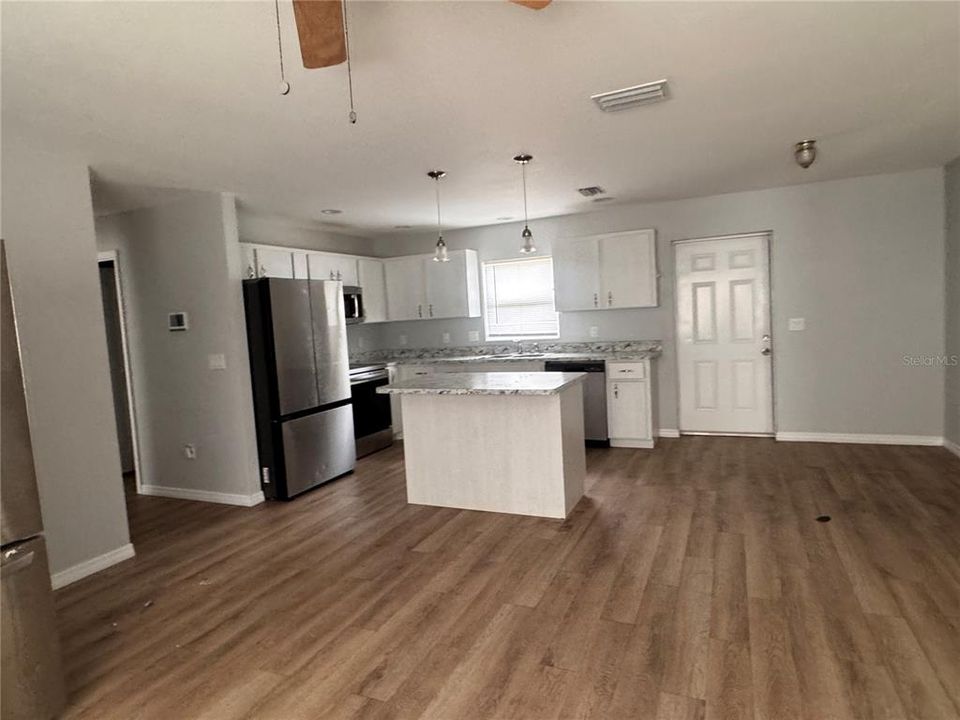 For Sale: $307,900 (3 beds, 2 baths, 1300 Square Feet)
