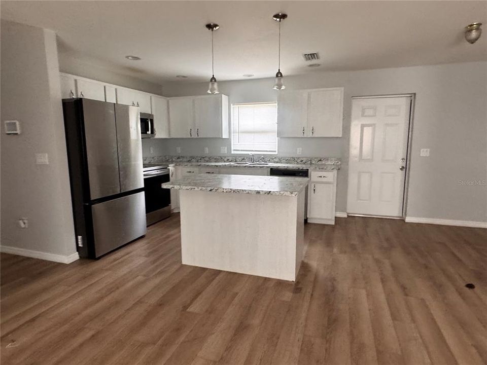 For Sale: $307,900 (3 beds, 2 baths, 1300 Square Feet)