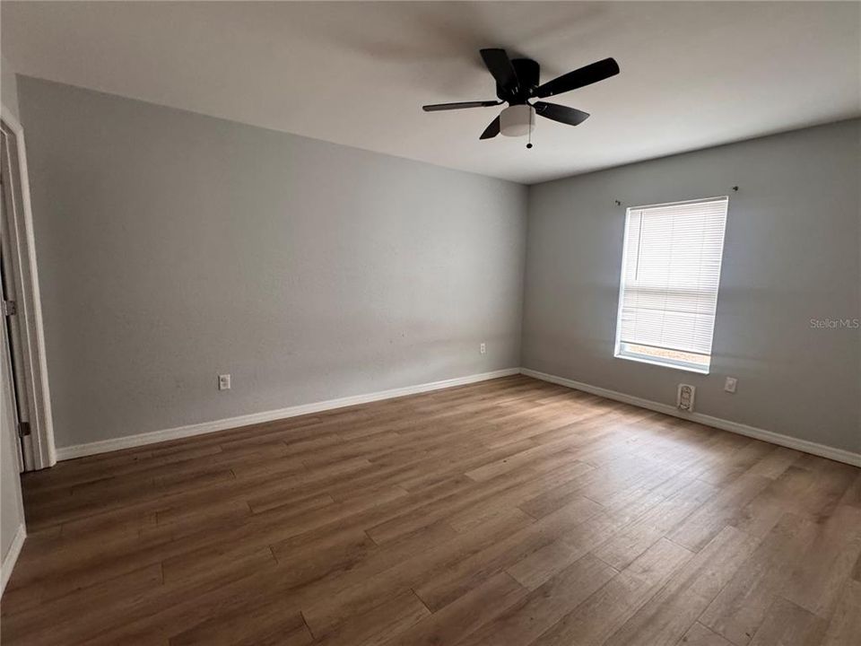 For Sale: $307,900 (3 beds, 2 baths, 1300 Square Feet)