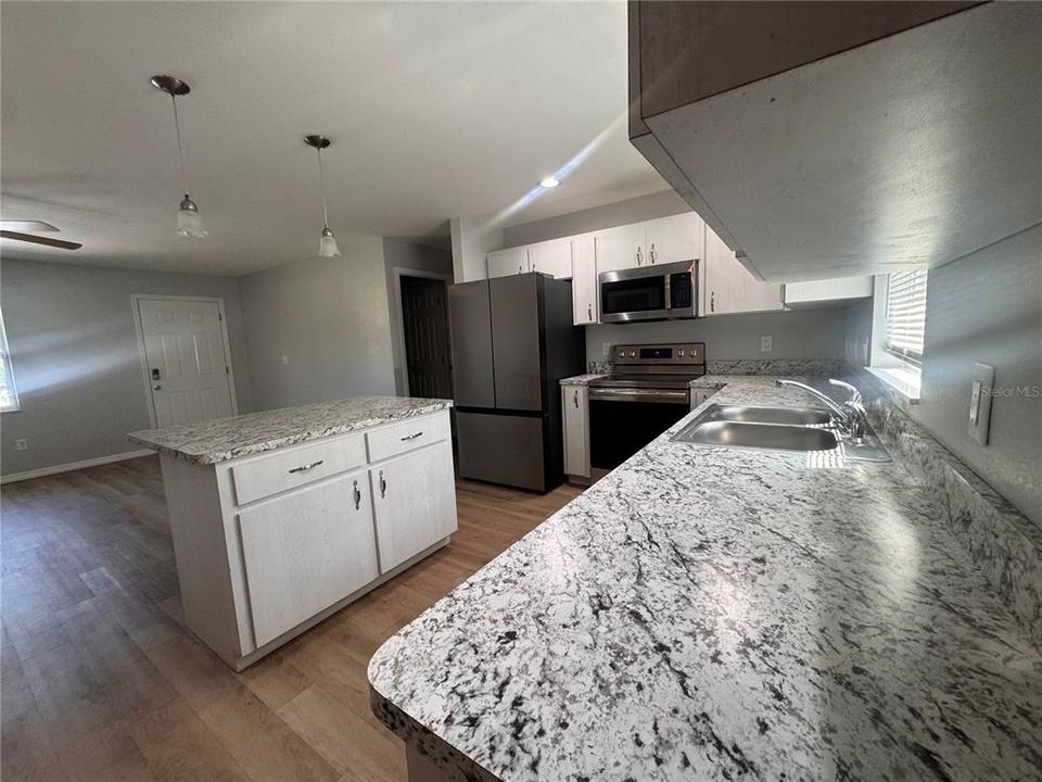 For Sale: $307,900 (3 beds, 2 baths, 1300 Square Feet)