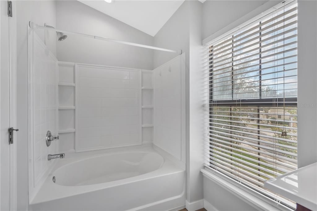 For Sale: $269,000 (2 beds, 2 baths, 1253 Square Feet)