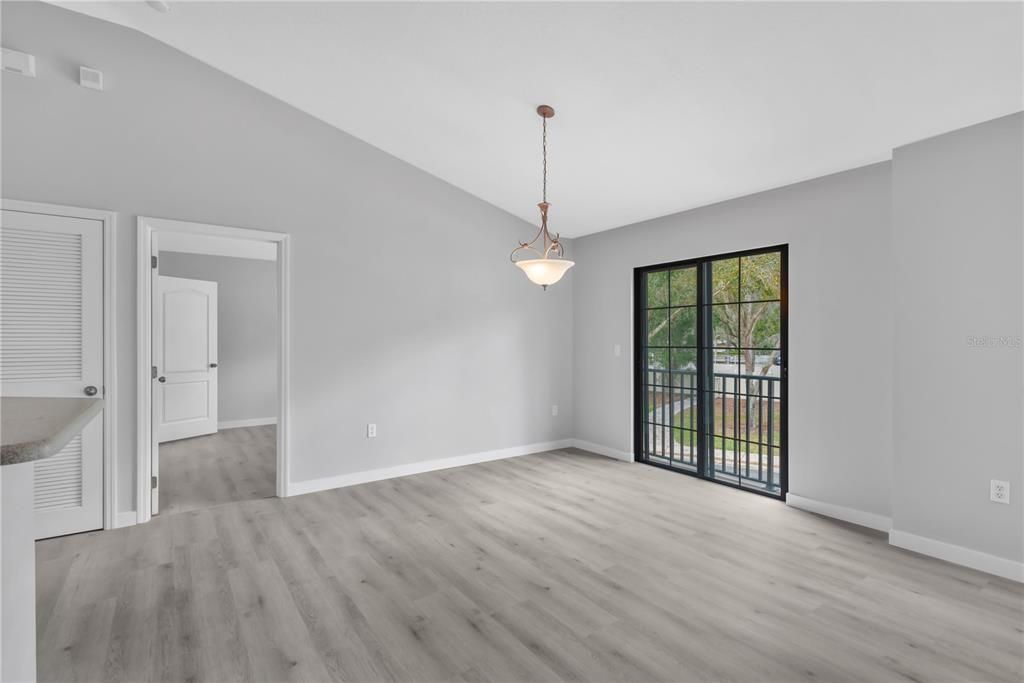 For Sale: $269,000 (2 beds, 2 baths, 1253 Square Feet)