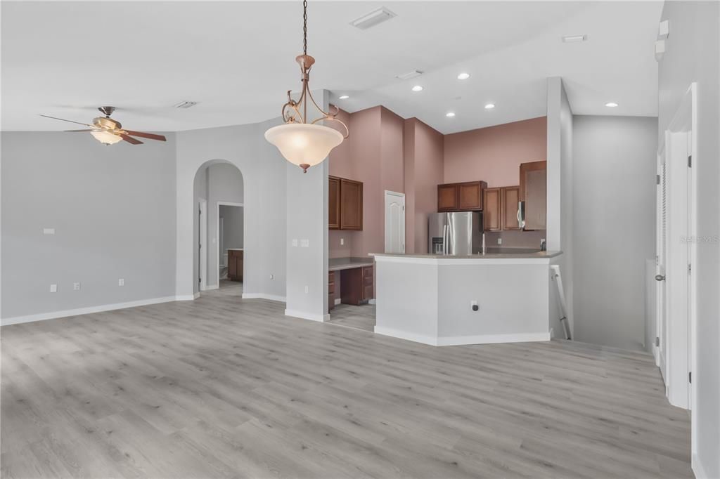 For Sale: $269,000 (2 beds, 2 baths, 1253 Square Feet)