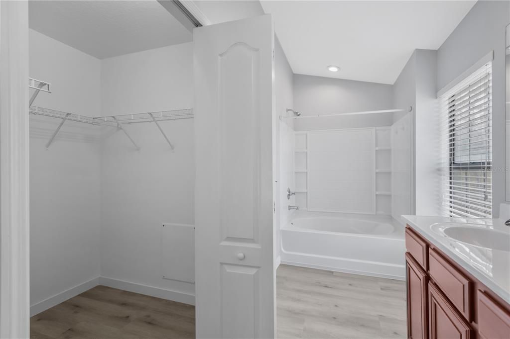 For Sale: $269,000 (2 beds, 2 baths, 1253 Square Feet)