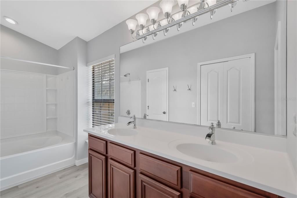 For Sale: $269,000 (2 beds, 2 baths, 1253 Square Feet)