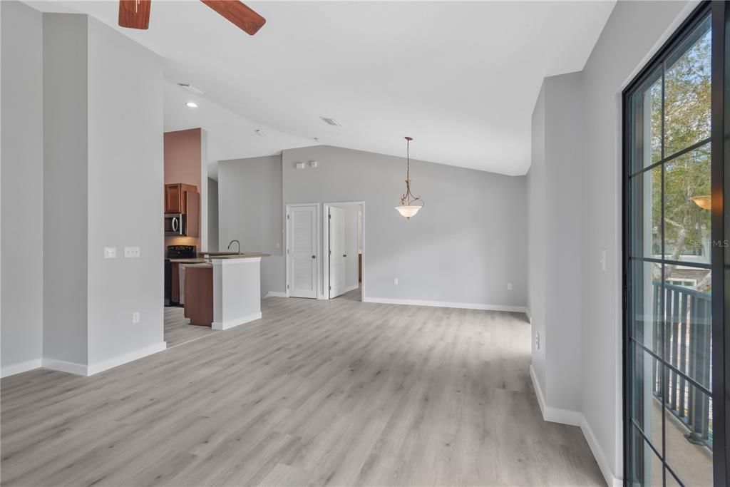 For Sale: $269,000 (2 beds, 2 baths, 1253 Square Feet)