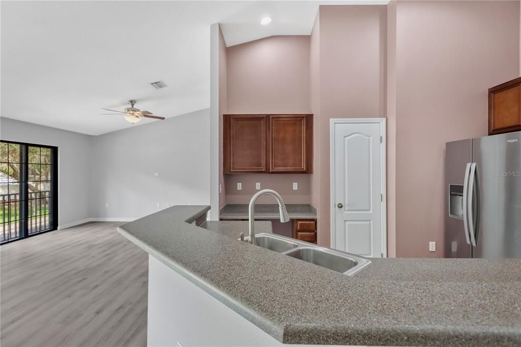 For Sale: $269,000 (2 beds, 2 baths, 1253 Square Feet)