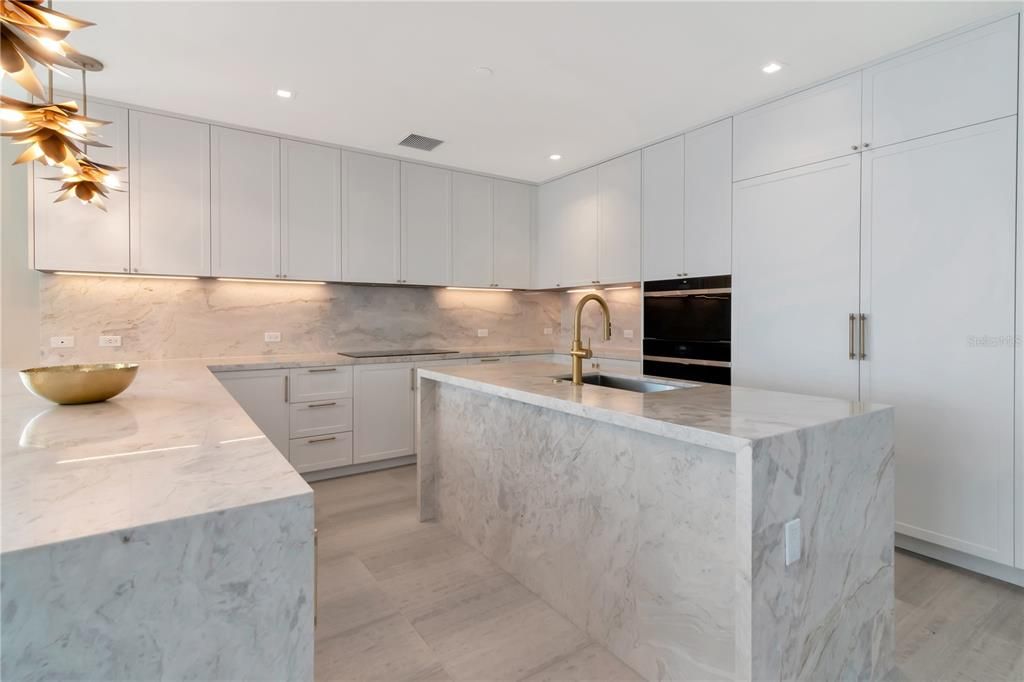 En Venta: $3,775,000 (3 camas, 3 baños, 2940 Pies cuadrados)
