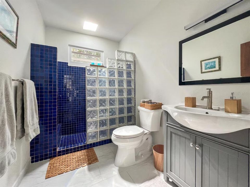 En Venta: $850,000 (3 camas, 3 baños, 1650 Pies cuadrados)