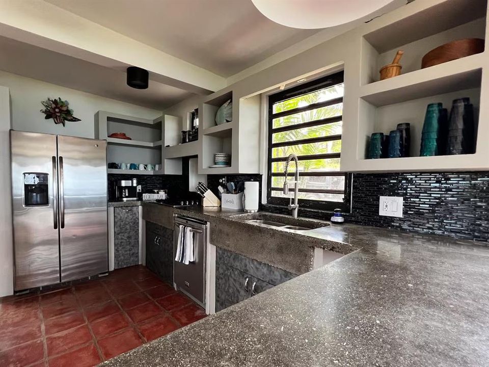 En Venta: $850,000 (3 camas, 3 baños, 1650 Pies cuadrados)