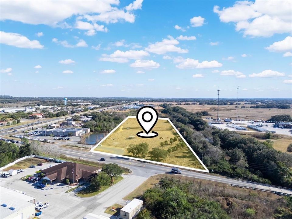 待售: $2,115,000 (8.99 acres)