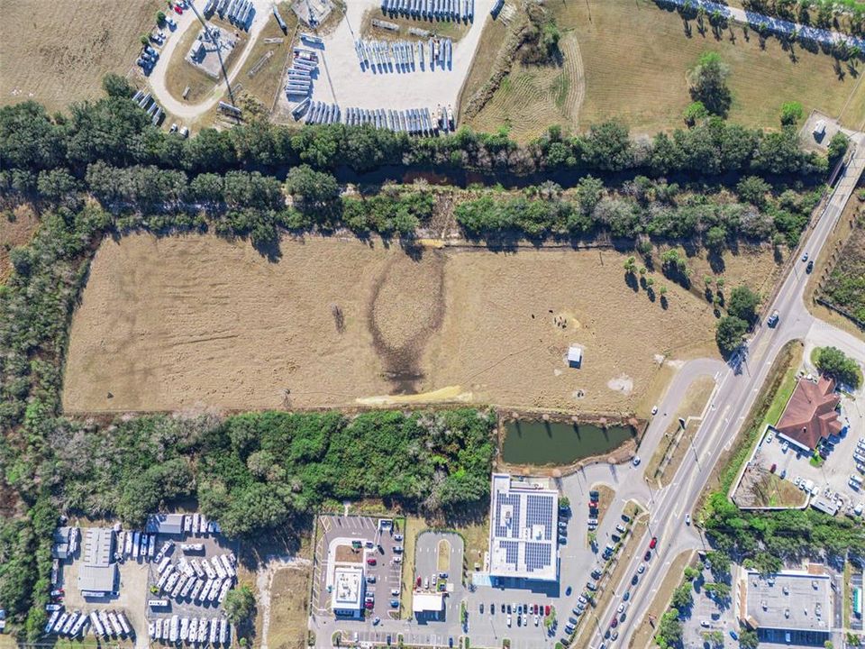 待售: $2,115,000 (8.99 acres)