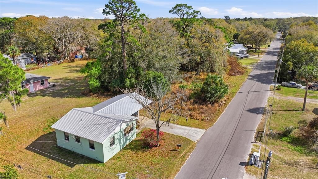 For Sale: $195,000 (3 beds, 1 baths, 876 Square Feet)