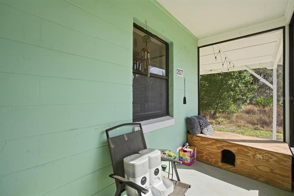 For Sale: $195,000 (3 beds, 1 baths, 876 Square Feet)
