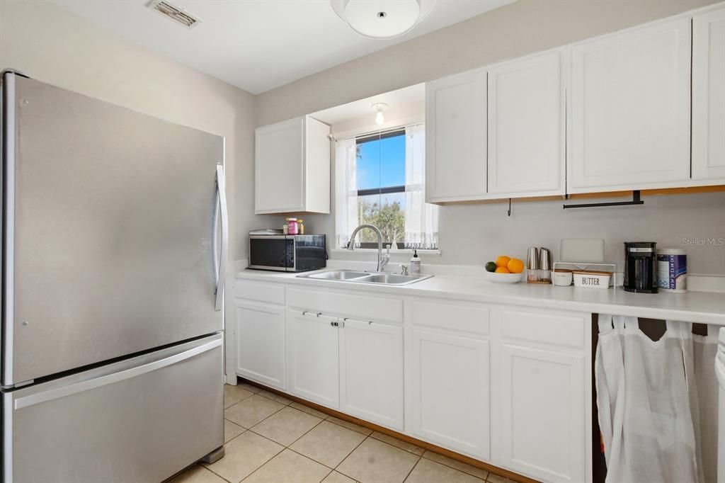 For Sale: $195,000 (3 beds, 1 baths, 876 Square Feet)