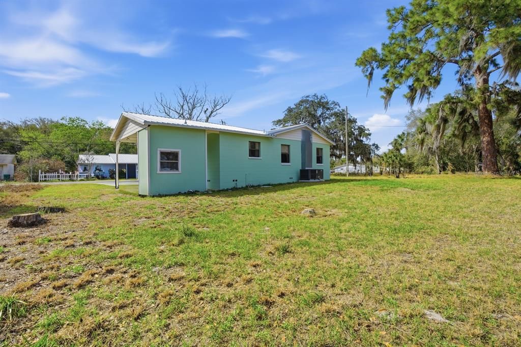 For Sale: $195,000 (3 beds, 1 baths, 876 Square Feet)