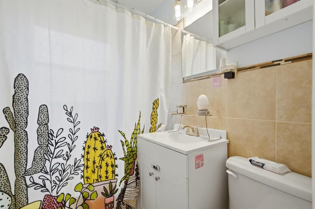 For Sale: $195,000 (3 beds, 1 baths, 876 Square Feet)
