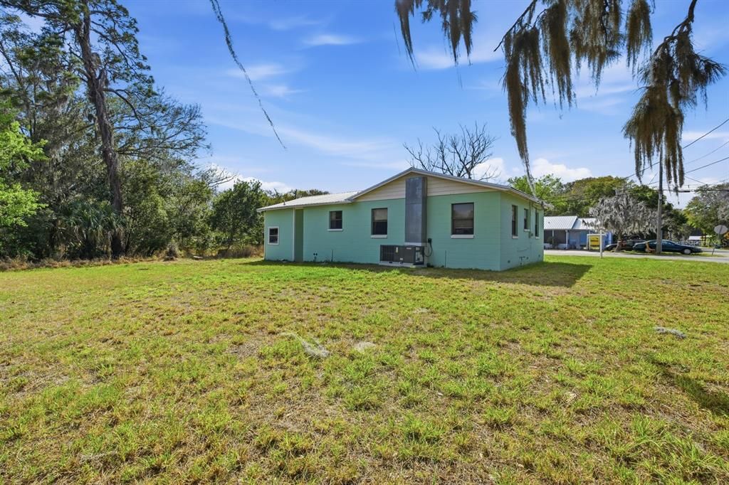 For Sale: $195,000 (3 beds, 1 baths, 876 Square Feet)