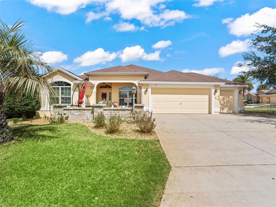 Active With Contract: $479,000 (3 beds, 2 baths, 1927 Square Feet)