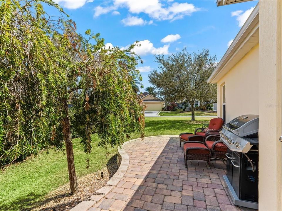 Active With Contract: $479,000 (3 beds, 2 baths, 1927 Square Feet)