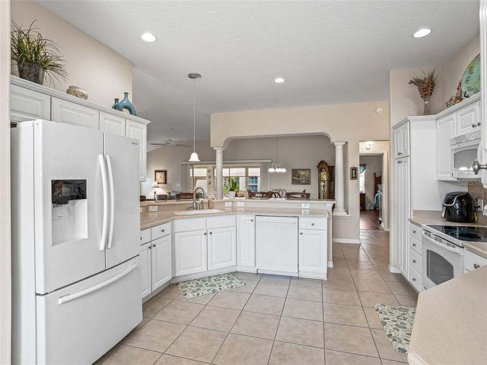 Active With Contract: $479,000 (3 beds, 2 baths, 1927 Square Feet)