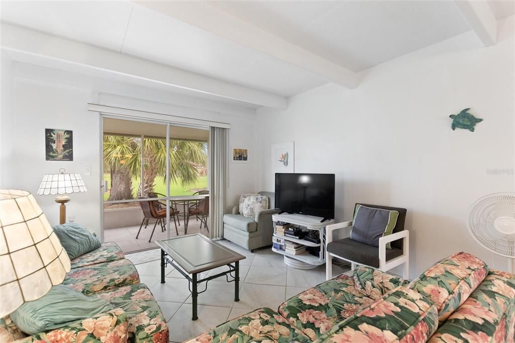 For Sale: $105,000 (1 beds, 1 baths, 648 Square Feet)