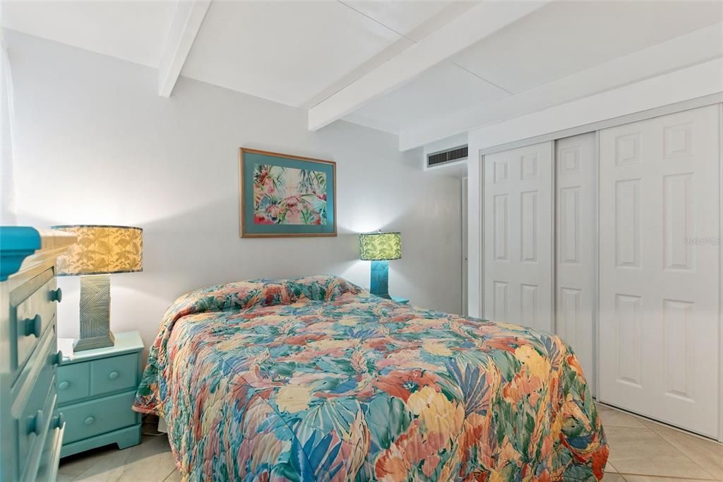 For Sale: $105,000 (1 beds, 1 baths, 648 Square Feet)