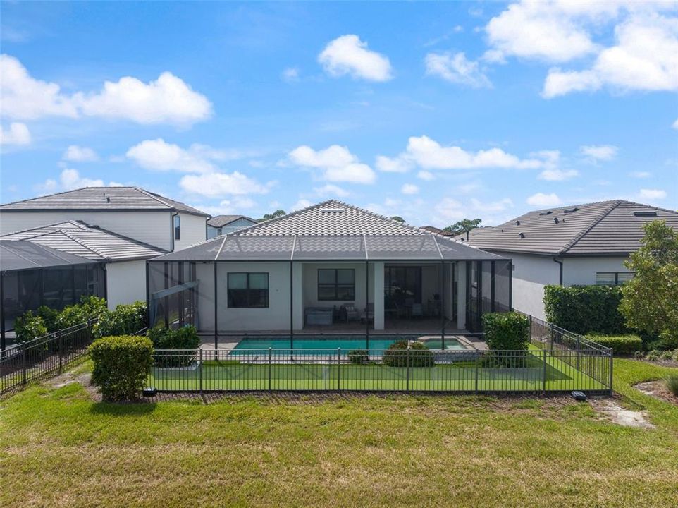 Activo con contrato: $789,000 (3 camas, 2 baños, 2000 Pies cuadrados)