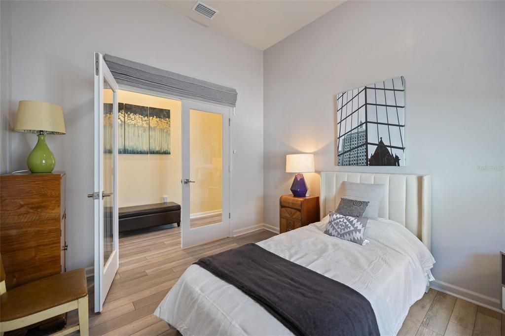 Activo con contrato: $789,000 (3 camas, 2 baños, 2000 Pies cuadrados)