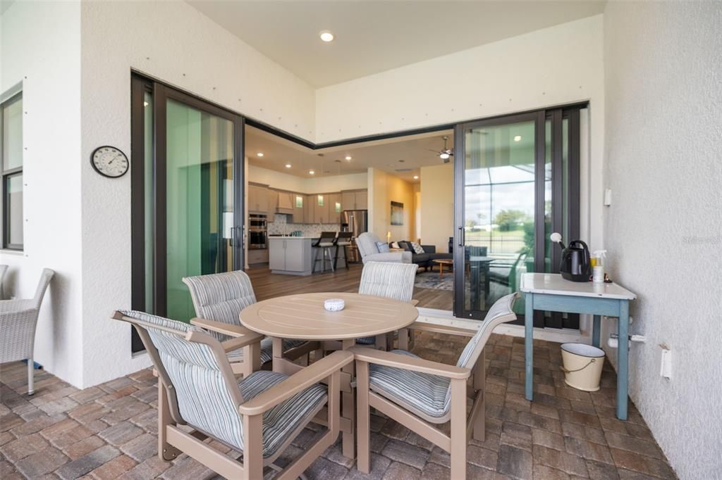 Activo con contrato: $789,000 (3 camas, 2 baños, 2000 Pies cuadrados)
