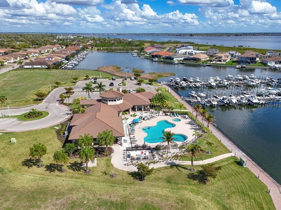 Activo con contrato: $1,695,000 (3 camas, 3 baños, 3139 Pies cuadrados)
