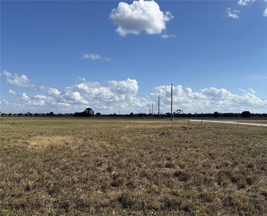 合同活跃: $15,900 (0.18 acres)
