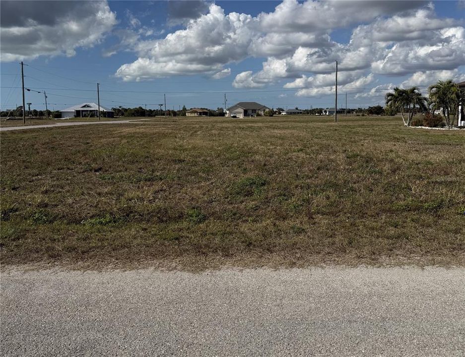 合同活跃: $15,900 (0.18 acres)