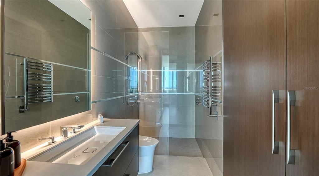 На продажу: $7,999,000 (3 спален, 3 ванн, 4413 Квадратных фут)