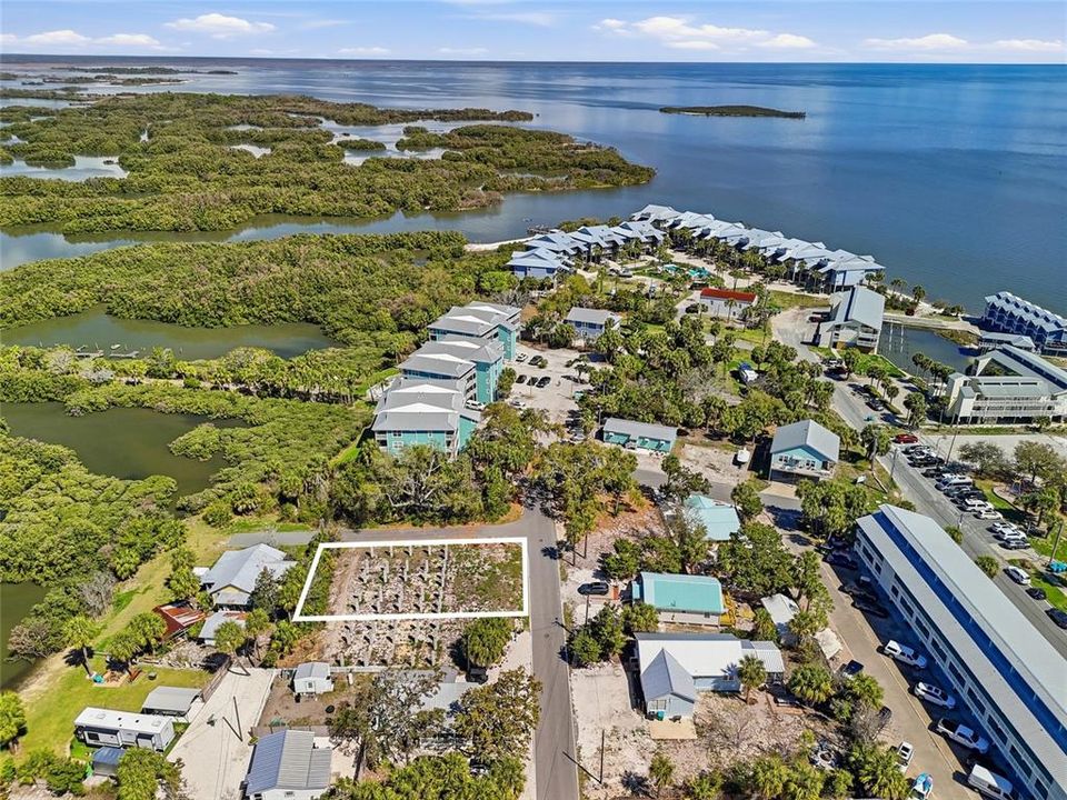 На продажу: $169,000 (0.18 acres)