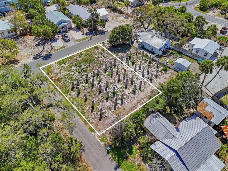 На продажу: $169,000 (0.18 acres)