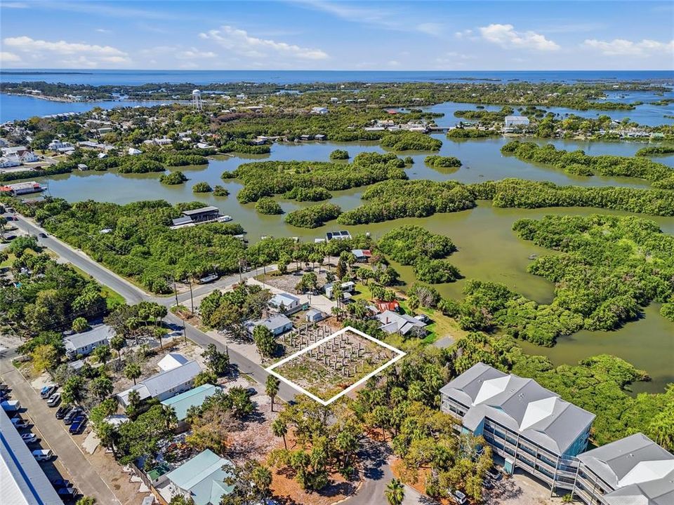 На продажу: $169,000 (0.18 acres)