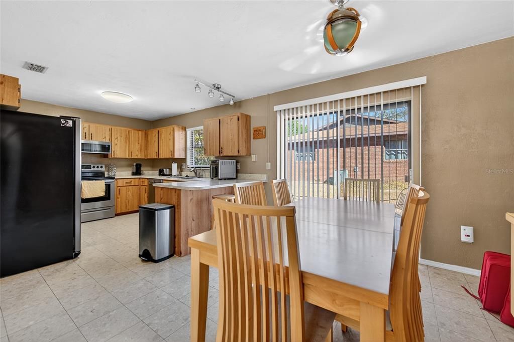 For Sale: $219,000 (2 beds, 2 baths, 1186 Square Feet)