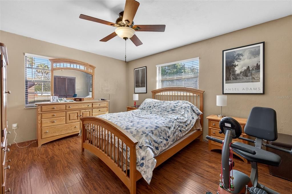 For Sale: $219,000 (2 beds, 2 baths, 1186 Square Feet)