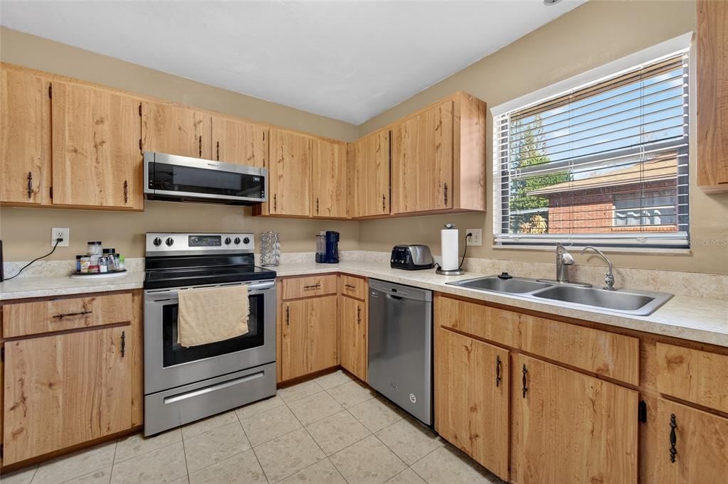 For Sale: $219,000 (2 beds, 2 baths, 1186 Square Feet)